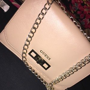 Beige guess purse, great condition!